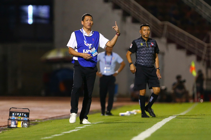 HLV Anh Đức đã có trận thắng đầu tiên ở đấu trường V.League. Ảnh: Anh Khoa 
